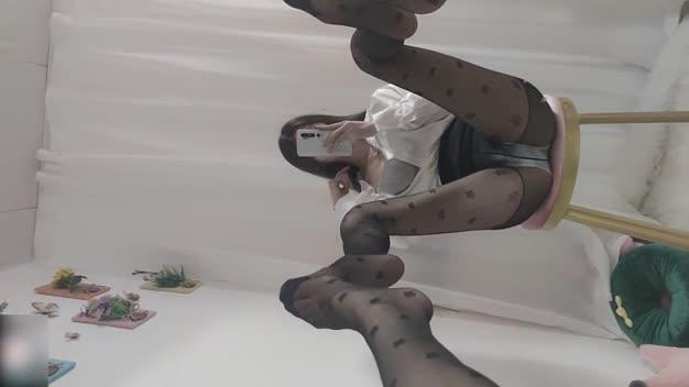 [微博网红]B站粉葡萄丝足控福利丝足控福利长腿御姐，cosplay丝足诱惑，露奶摸奶，假JB1 预览截图 6