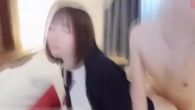爆操可爱制服嫩萝莉 大吊无情抽插 妹子浪叫不停 预览截图 10