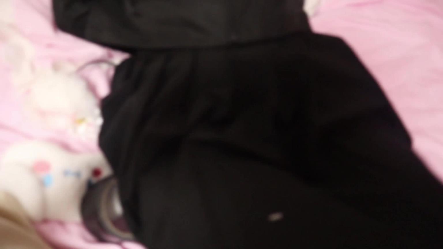 【荷仙少女】少女A每一次最害怕不是被鞭打,而是被鞭打前静止的恐惧,不停的摇头乞求停止鞭打,但乞求男主意义不大,并且这次从白袜子换袜子期间变换简单驷马期间也不停止痒刑的折... 预览截图 1