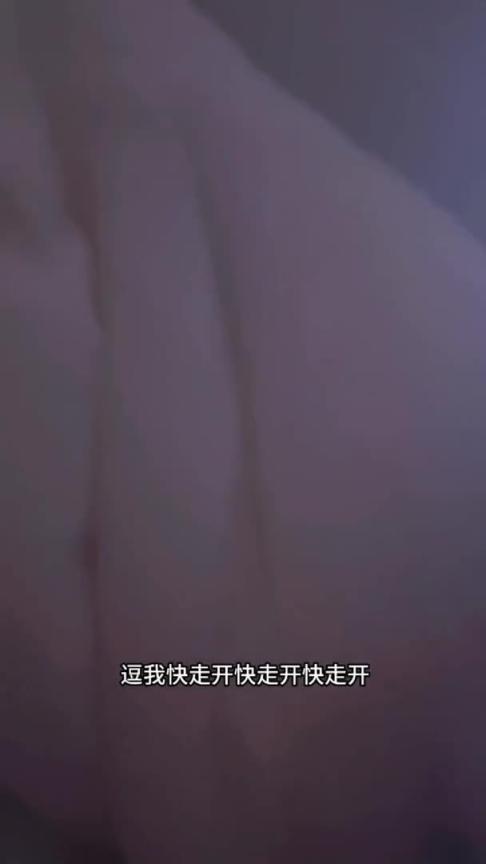 【真实原创】哄骗妹妹闺蜜出来逛街买衣服,商场里大庭广众下就抠逼,接着带回酒店穿上制服调教,捆绑爆操后内射她的白虎嫩穴! 预览截图 12