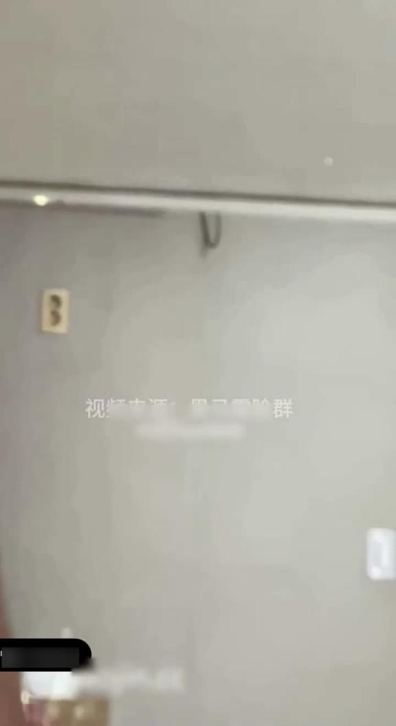 【有些人玩的是真变态,就喜欢那种窒息感】性奴母狗有受虐倾向,掐着脖子满脸红晕,让人欲罢不能,完美露脸 预览截图 9