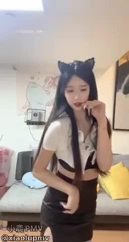 姐妹跳完骚舞立马开扣! 她真的好漂亮啊 谁能告诉我她叫什么名字😭😭😭 预览截图 6
