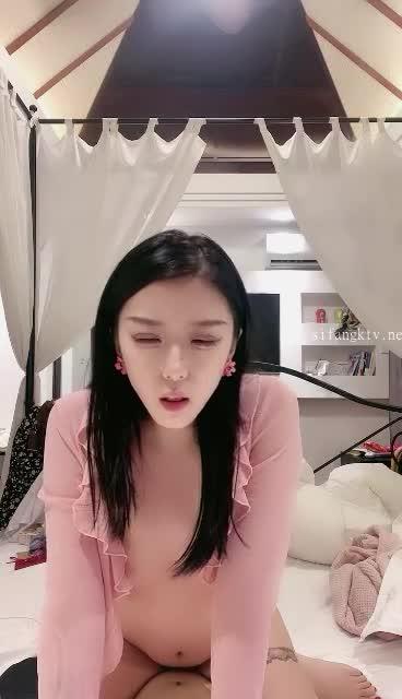 顶级车模【小葡萄】女神被榜一大哥无套内射喊爸爸求操 预览截图 2