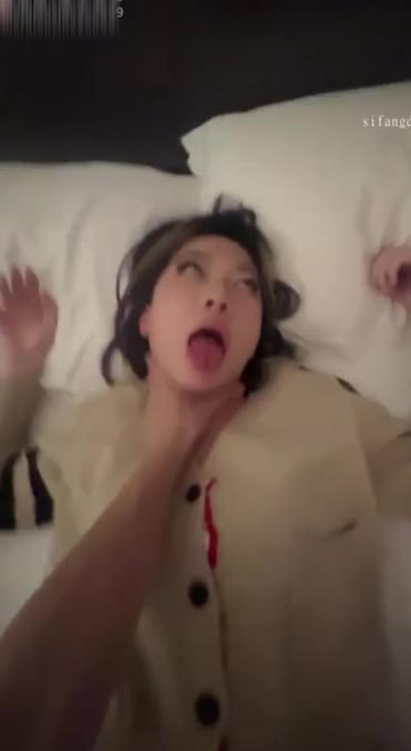 绝顶反差婊操到狂翻白眼!!! 预览截图 7