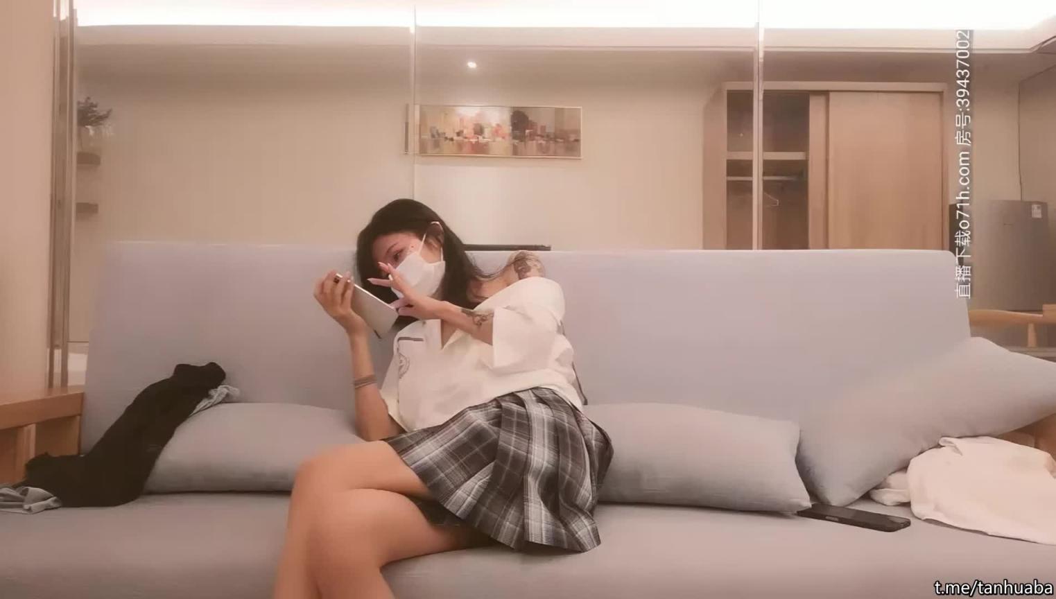 人气爆棚cosplay装扮LO娘洛丽塔返场秀,娇小身材,可爱脸蛋,极品肥鲍 预览截图 5