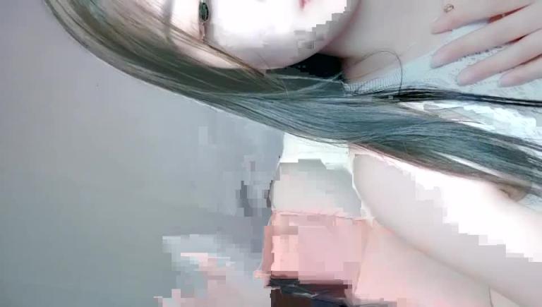 气质尤物网红女神道具插入美臀小穴双管齐下 预览截图 12