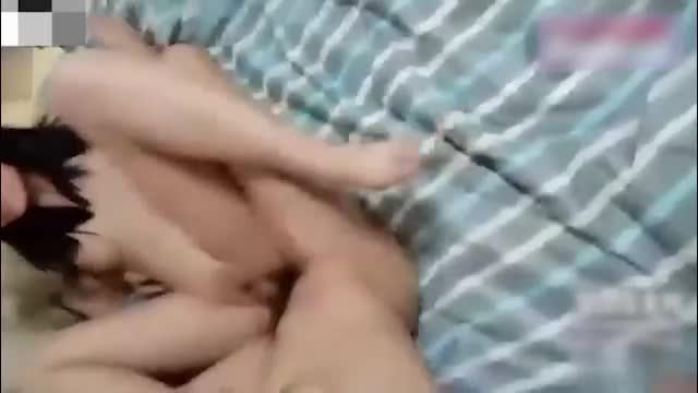 禽兽父亲无套操女儿妈妈在旁边拍视频 预览截图 6