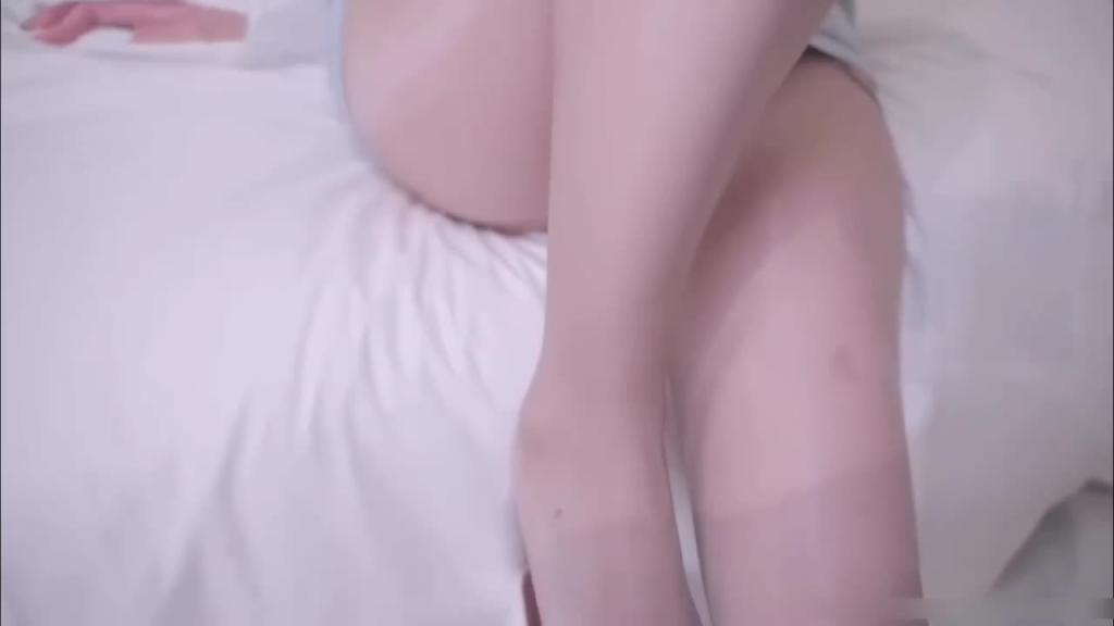 自购of台湾博主-善解人意的小骚货，最喜欢看主人舒服的样子，插得勐也是温柔的说慢一点！ 预览截图 4