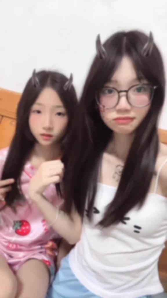 【职中最清纯的妹子】cos遇见神鹿拍摄主人的定制,第二次拍摄看的出来很生疏,完美露脸长相太清纯了! 预览截图 1