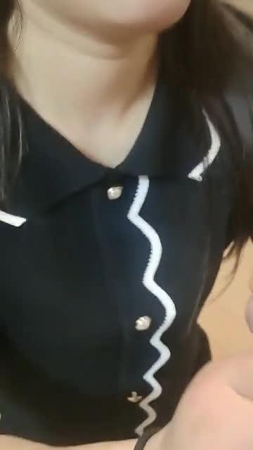 洗澡刮体毛妈妈回来了,让妈妈看看给我口活 预览截图 4