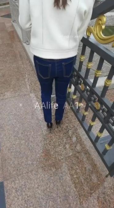 大神AAlife骚妻淫母,骚逼塞跳蛋陪儿子逛街,老公不停遥控加速 爽得不行 直接瘫软 预览截图 6