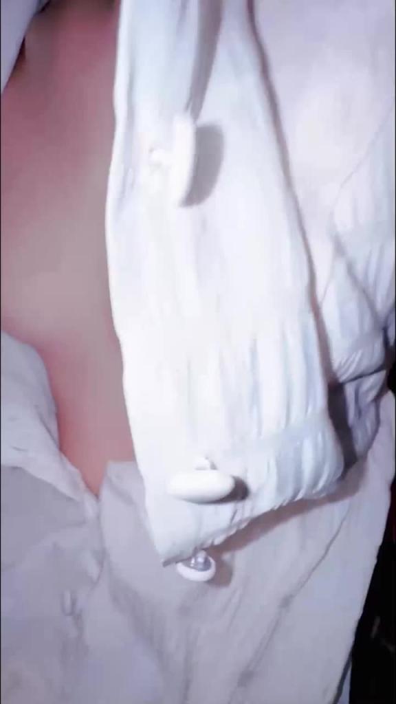 在电竞房上网边聊她男友边上手摸她强吻抠逼最后彻底沦陷中途偷偷拔套狂射 预览截图 9