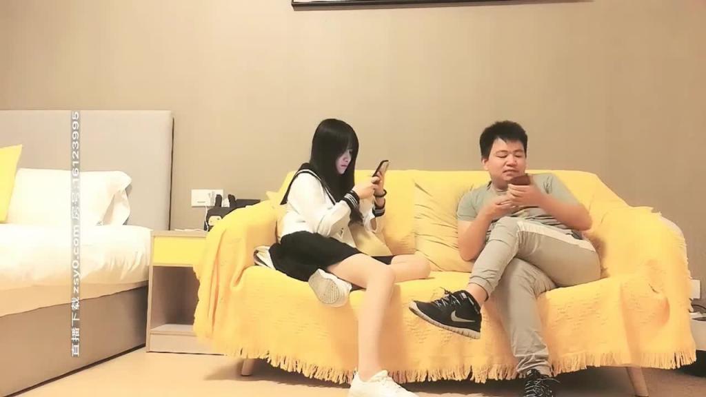 【探花精选】约了个JK装00后萌妹啪啪,洗完澡开操上位骑乘后入抽插勐操 预览截图 1