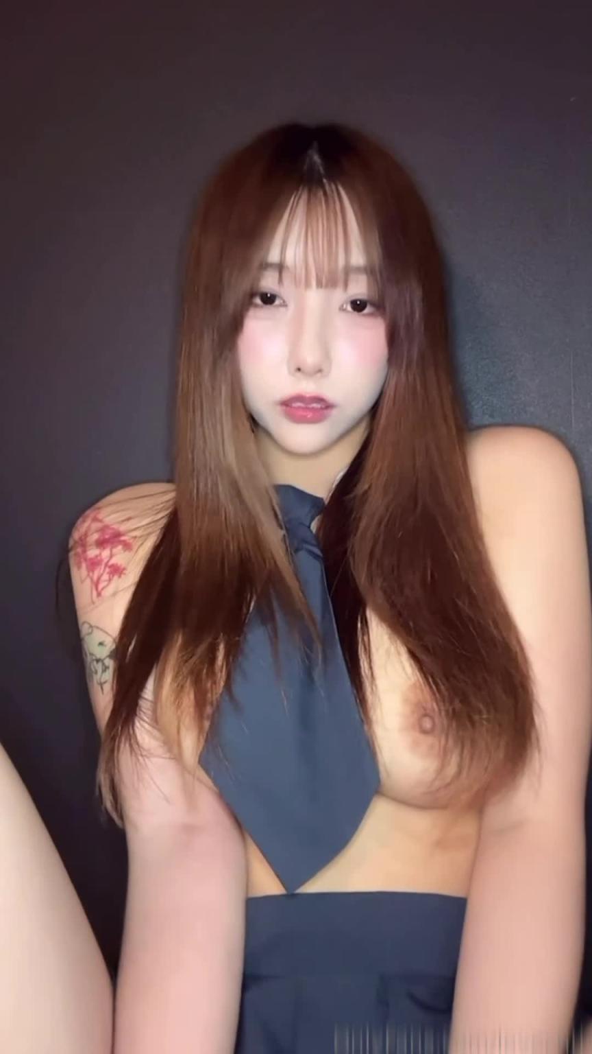 lovechuu韩国小姐姐车外露出~美体外露好文明!极品身材自慰不要太顶了 预览截图 9