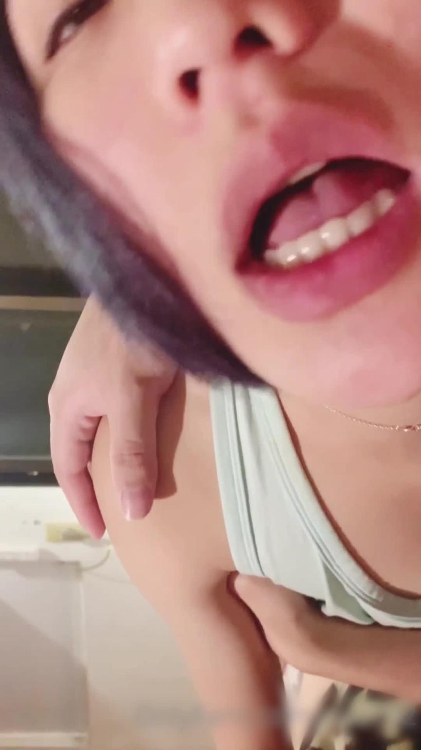 性感御姐米欧口活技术挺好,特别真实感的近距离口交,次次深喉 预览截图 6