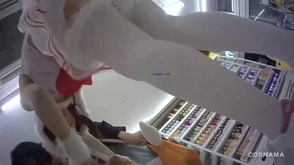 大胆偷拍台妹裙底,不穿打底裤被看得一清二楚性感身材-黑料曝光 预览截图 9