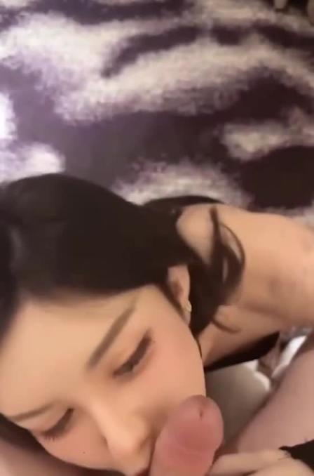 极品女神无套深喉口爆灵活巧妙的小舌头真迷人 预览截图 1