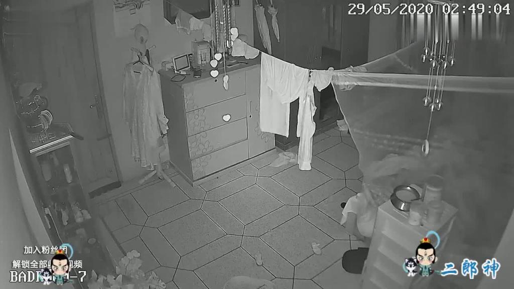 老秃驴偷操儿媳 预览截图 2