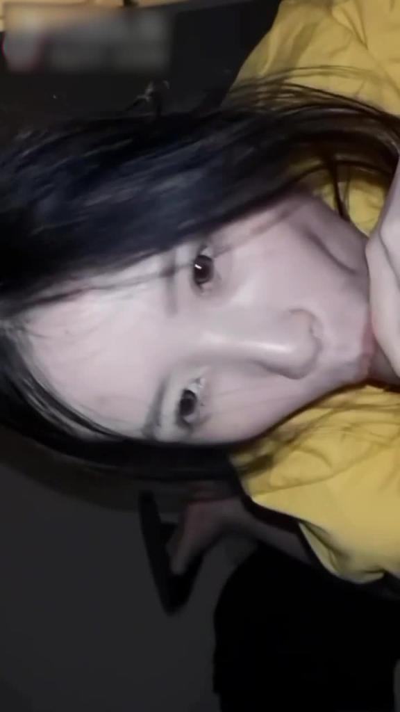 边和她妈妈打电话边帮我口 预览截图 4