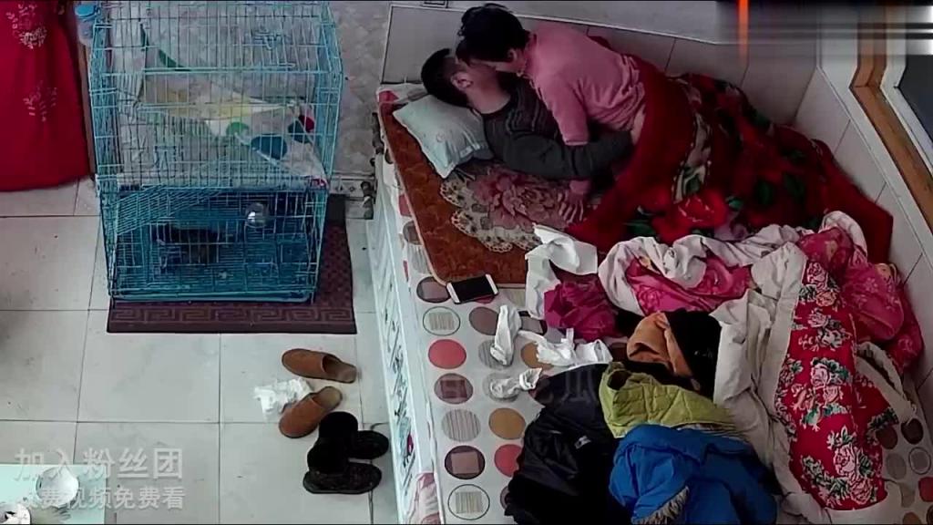乡下母子妈妈家中强上老儿子,不了家中摄像头被破解曝光 预览截图 4
