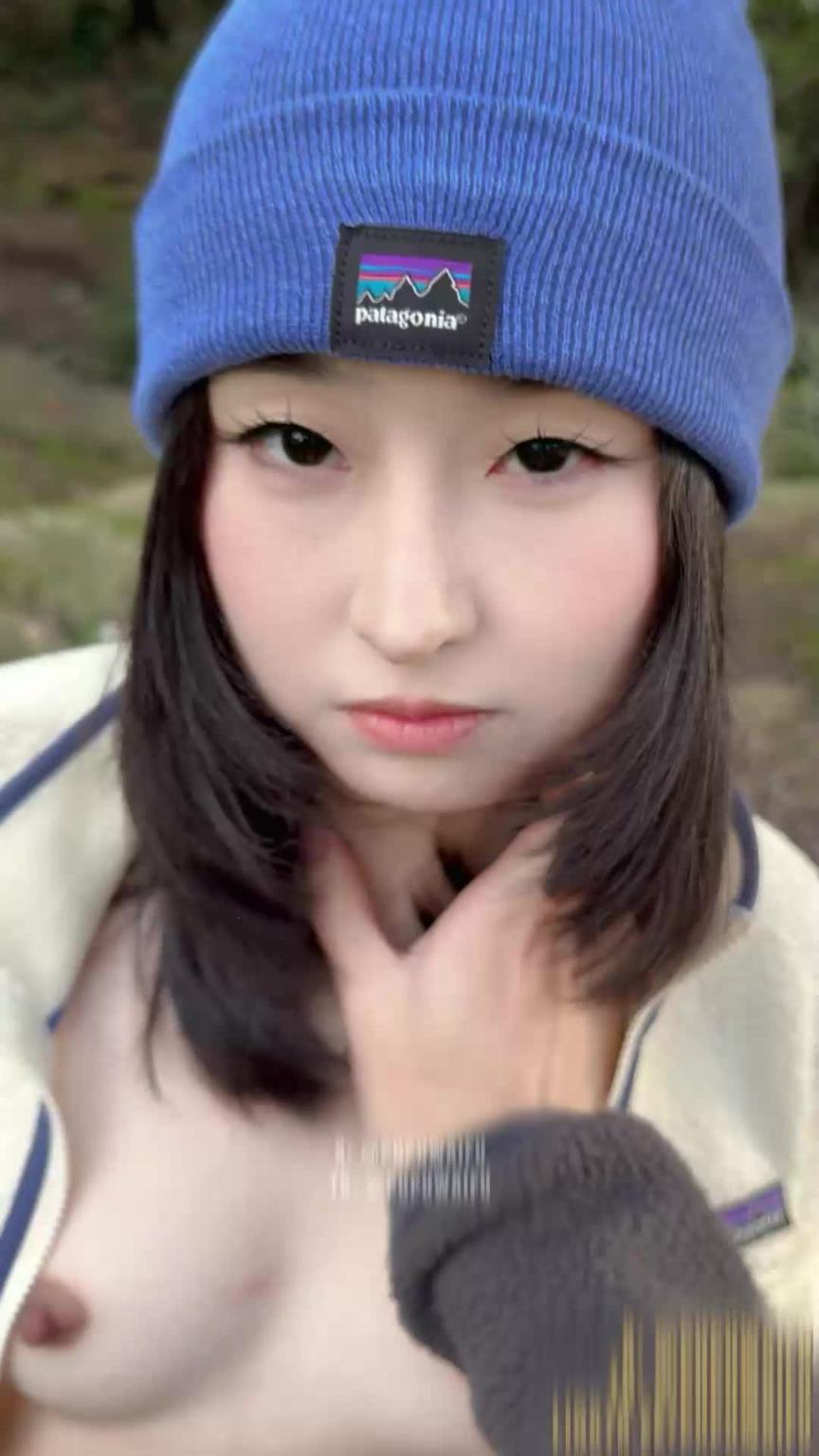 冬天登山噗噗户外野炮,男女赤裸激战 预览截图 1