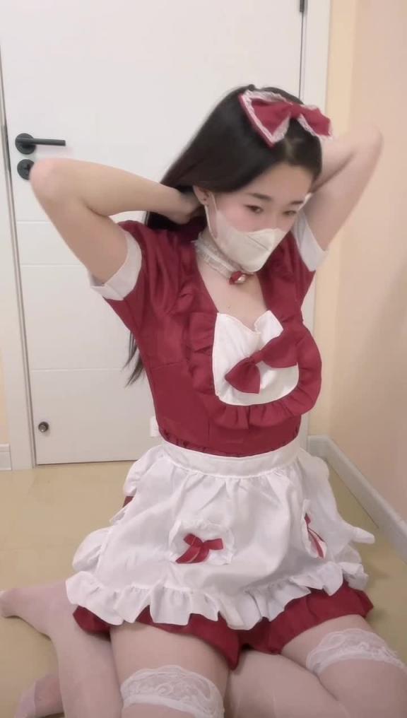 粉色女仆装手淫自慰 预览截图 4