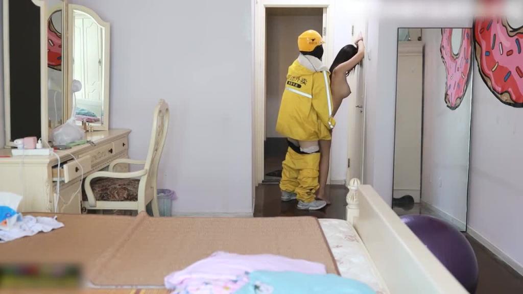 色诱外卖小哥招架不住狂操 预览截图 11