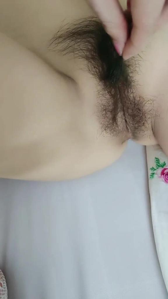 看起来单纯无害的女同姐妹 预览截图 2