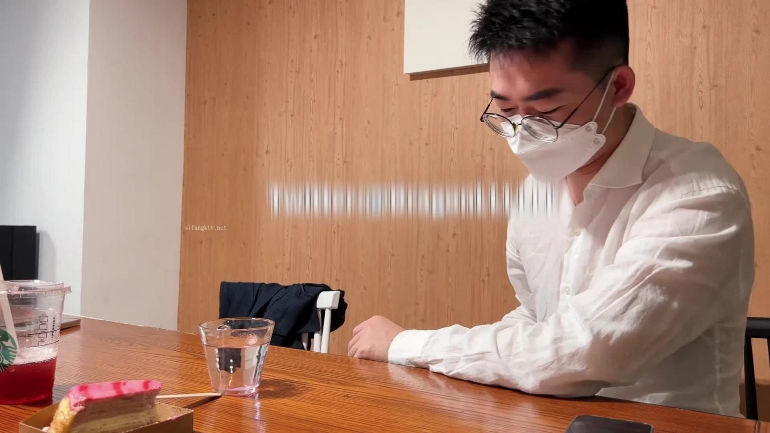 邀请领导来家作客，开始对穿着性感的下属妻子动手动脚 预览截图 4