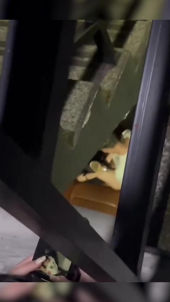 偷偷摸摸爱爱大家都看到拿手机狂拍 预览截图 3
