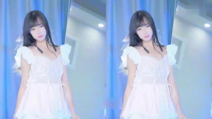 【精品网红】B站黏黏团子兔咬一口兔娘,土豪定制仙女裙裸舞流出 预览截图 10