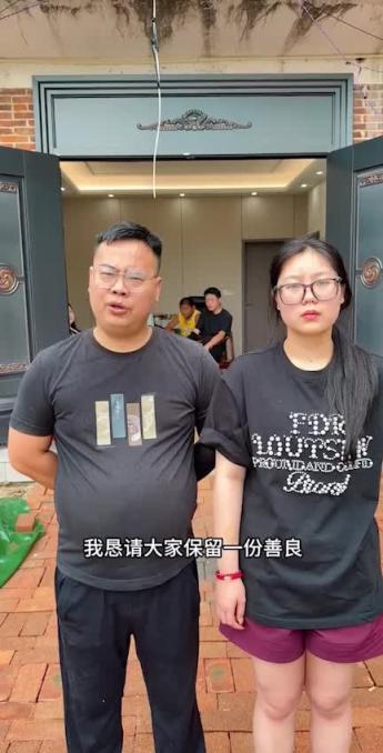 门事件抖音圆圆直播不雅视频一个女全裸做爱!乐宇旗下女主播圆圆解释号被盗了!我不太信,估计又是炒作吧! 预览截图 9