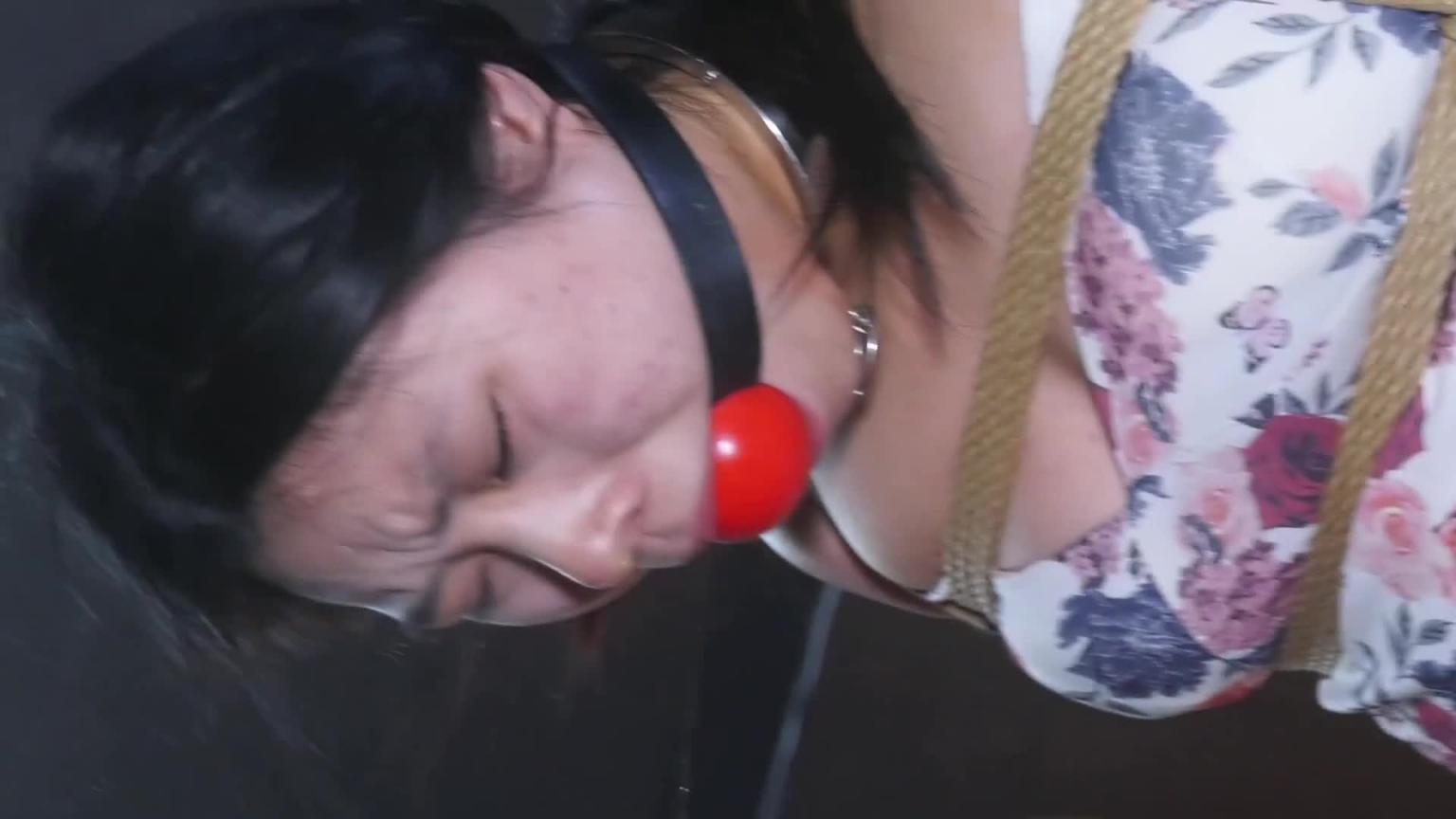 【胜景影视】《富家女的噩运》 上集 一个富家女来会所玩她心高气扬瞧不起服务员结果被秘密迷晕关押调教 预览截图 10