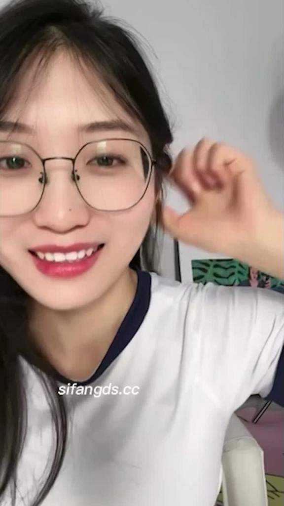 眼镜妹这样身材打几分 预览截图 12