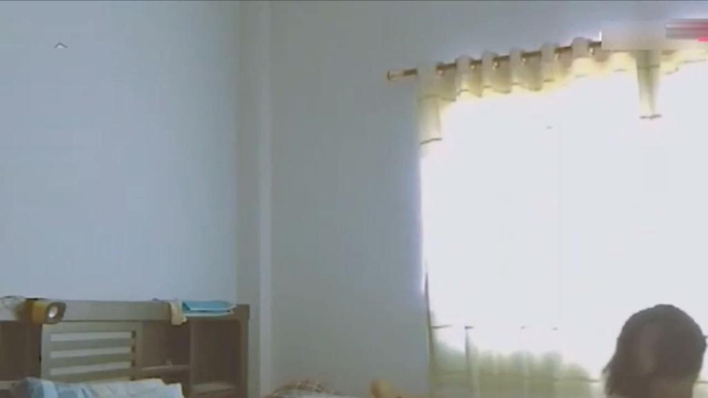 【贵在真实】碎三观!爸妈不在家高中兄妹跑父母床上偷吃禁果? 预览截图 8