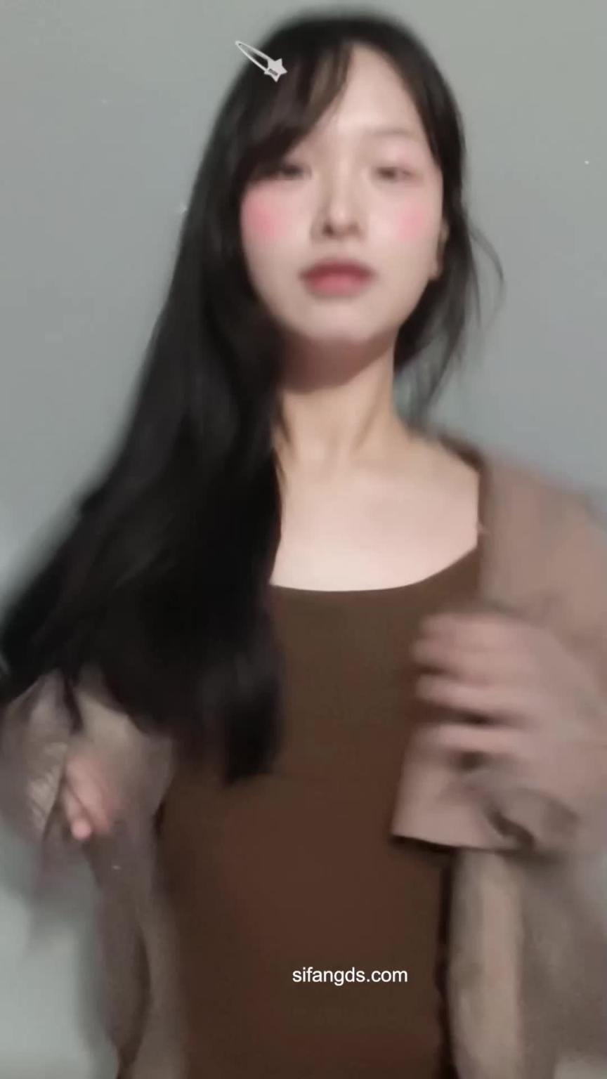 情趣诱惑的小萌萝莉大张开肉穴给大家看~ 预览截图 1
