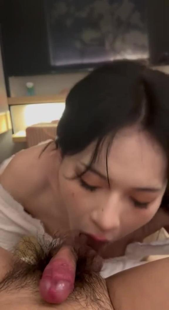 极品颜值露脸美人痣小姐姐臣服金主主人胯下,戴上项圈狗链被主人口爆!女神在金主面前只是一只下贱母狗 预览截图 8