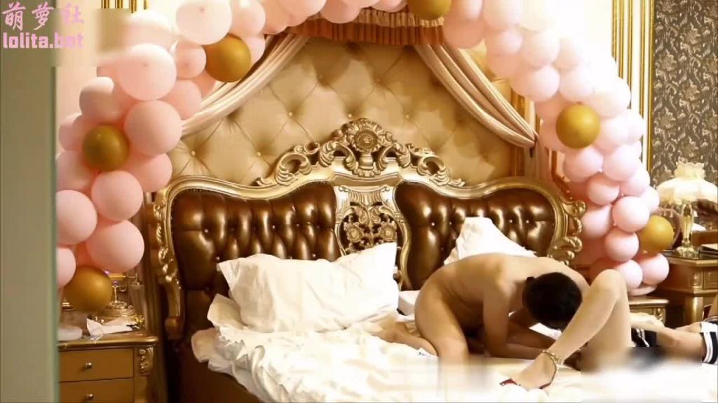 【中】新婚的妻子邀请男闺蜜到家里玩 预览截图 1