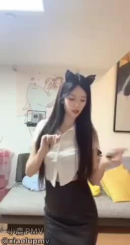 姐妹跳完骚舞立马开扣! 她真的好漂亮啊 谁能告诉我她叫什么名字😭😭😭 预览截图 1