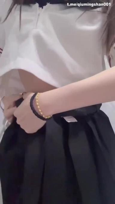 绝顶反差cos天生萝莉体 露三点自慰各种淫态展示 预览截图 11