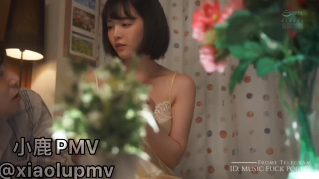 超高颜值小姐姐混剪,真的超喜欢这种短发御姐脸的姐姐 预览截图 1