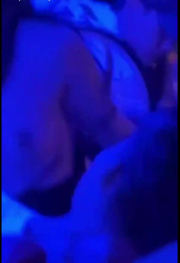 【最新热瓜】成都辰色酒吧上演春宫大戏!辰色酒吧内卡座3P啪啪模式! 预览截图 8