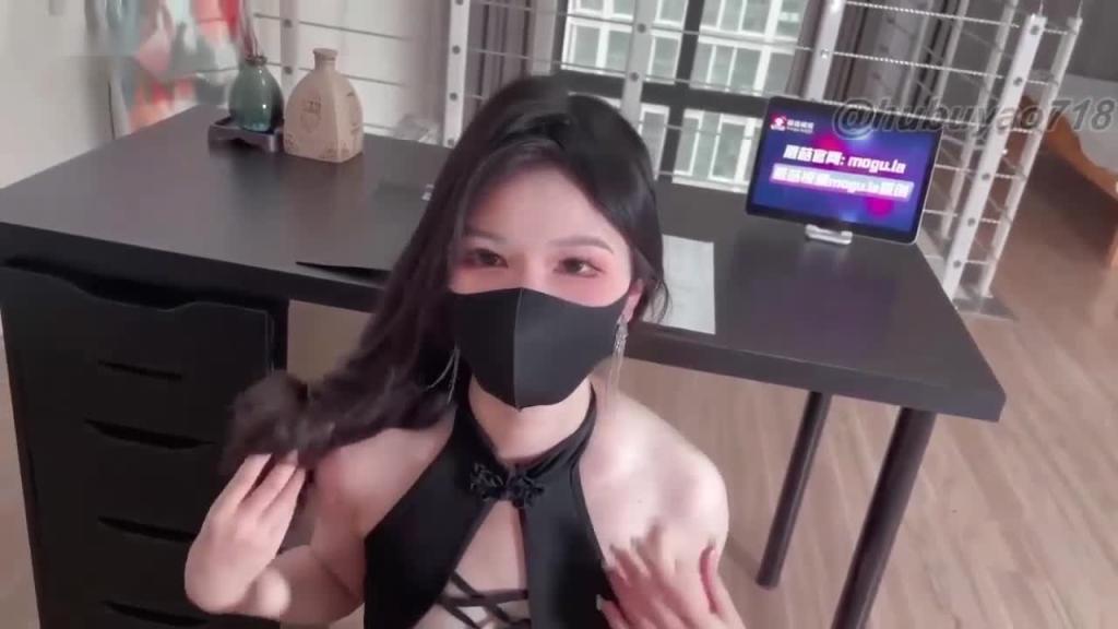黑丝高跟大奶漂亮秘书皮肤白皙白虎鲍鱼粉嫩被无套怼的骚叫不停 预览截图 3