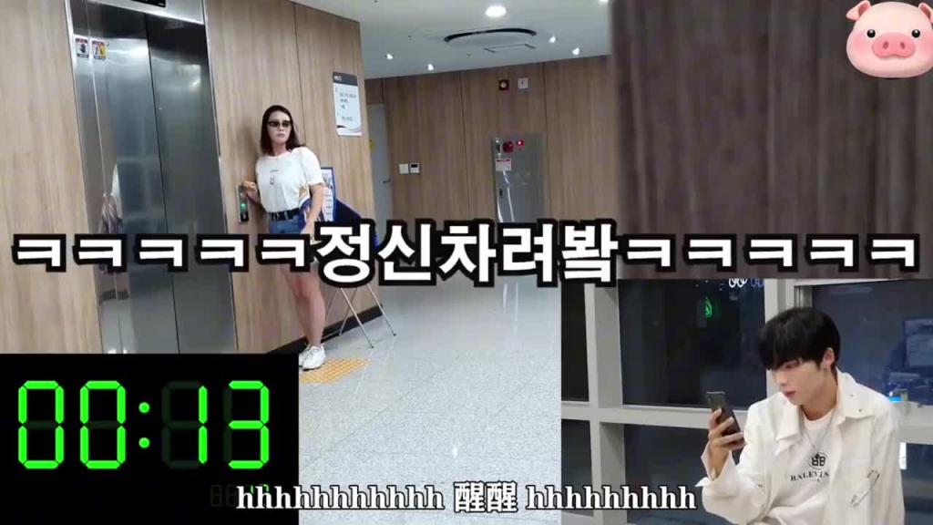 电梯门口出现一位帅小伙 这时路过的妹子会不会偷看呢? 预览截图 12
