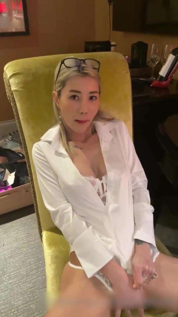 金发OL诱惑 预览截图 7