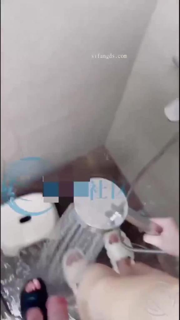 【兄妹乱伦】卫生间门没锁是妹妹在给我放机会妹妹也很需要哥哥吧说干就干就在今晚 预览截图 12