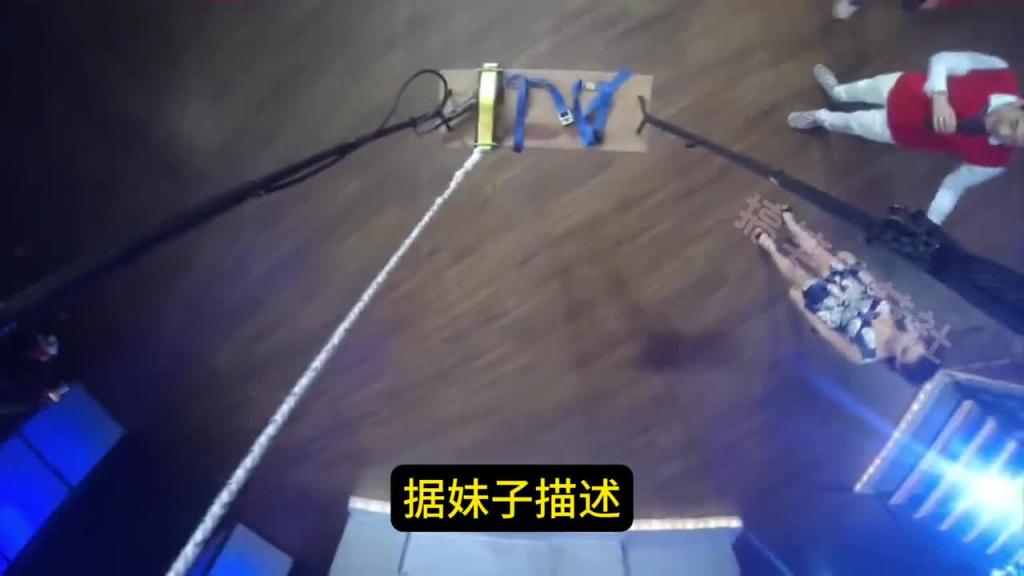 泰国奇葩整蛊综艺 在鱼缸里与小动物们一起唱歌 预览截图 3