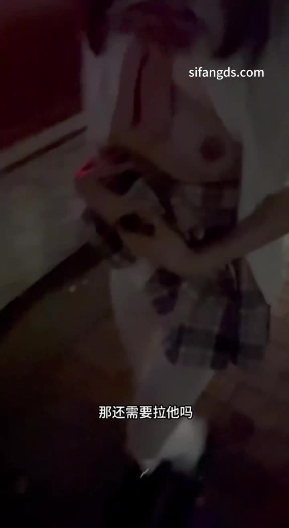 【清华北大不如胆子大预览】澳门旅行警厅旁露出!清纯反差婊,小萝莉叫床特别好听!内射后还骑乘上去把精液 预览截图 8