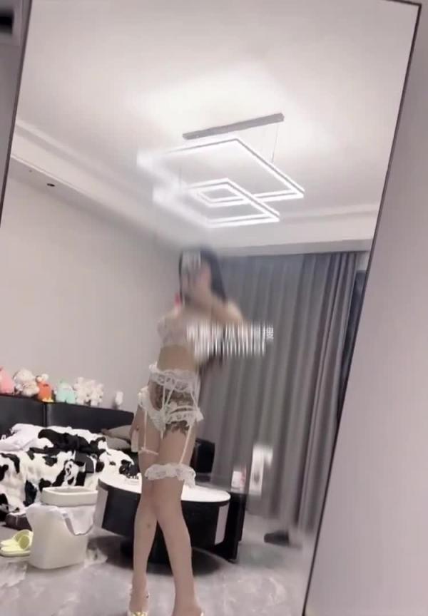 门事件 喵喵 不雅视频合集流出 本人还不承认 无奈相同纹身被实锤 预览截图 4