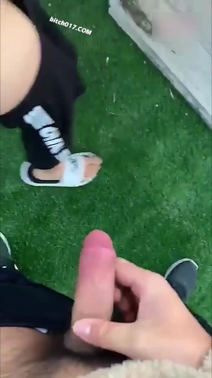 精品推荐华中师范大学宋茜娜学校操场与男友露出吃鸡做爱影响恶劣被学校通报开除学籍 预览截图 7